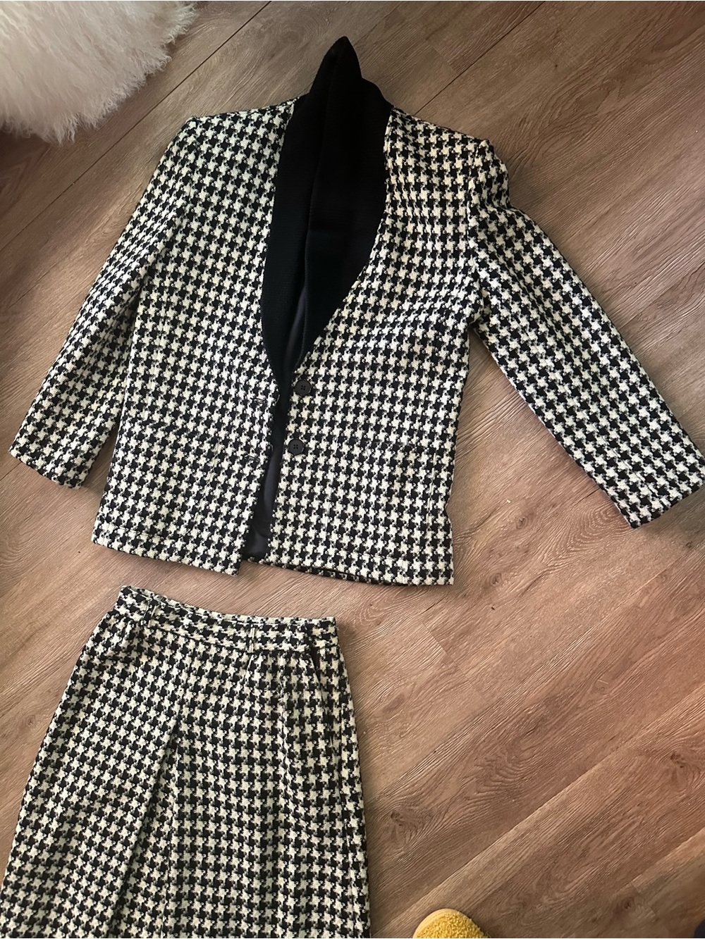 Vintage Houndstooth 2 piece skirt suit - - Picture 3 of 7